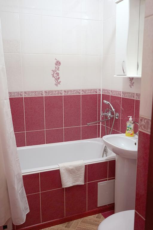 Apartment On Kniaziv Koriatovychiv カームヤネツィ・ポジーリシクィイ エクステリア 写真