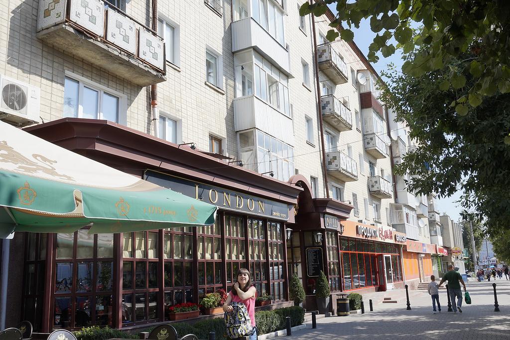 Apartment On Kniaziv Koriatovychiv カームヤネツィ・ポジーリシクィイ エクステリア 写真